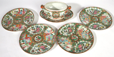 GROUP OF CHINESE EXPORT ROSE MEDALLION PORCELAIN 