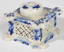 CHINESE BLUE & WHITE PORCELAIN INKWELL