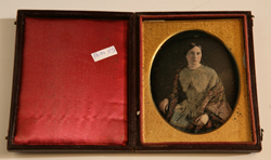LOVELY QUARTER PLATE DAGUERREOTYPE OF YOUNG LADY 