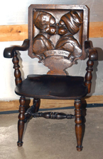 OAK CARVED CHAIR WITH COUPLE KISSING