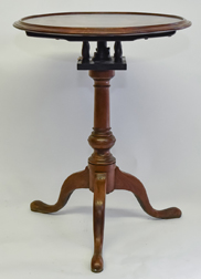 New England Dish Top Queen Anne Candlestand