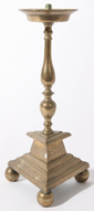 18TH CENTURY FOOTED BRASS CANDLESTICK